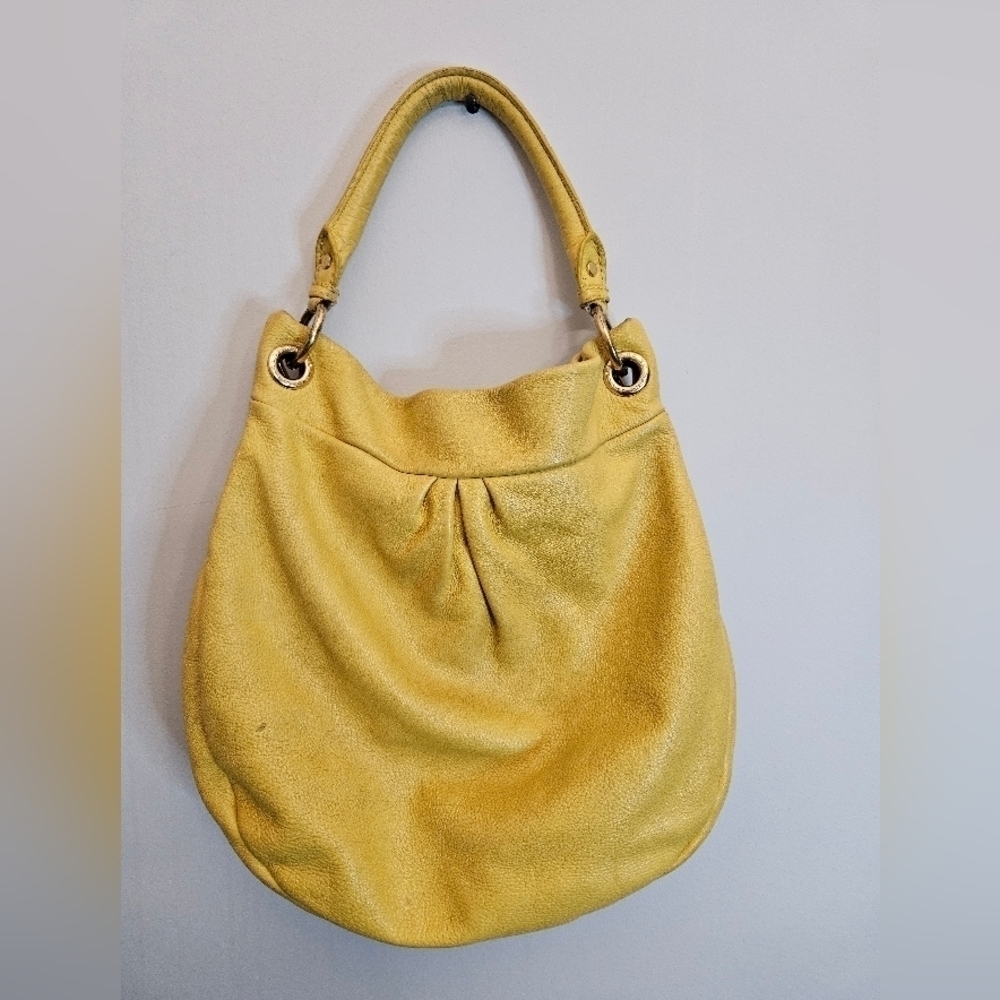 Marc by Marc Jacob Yellow Classic Hobo Leather Hand Bag. - Picture 12 of 17